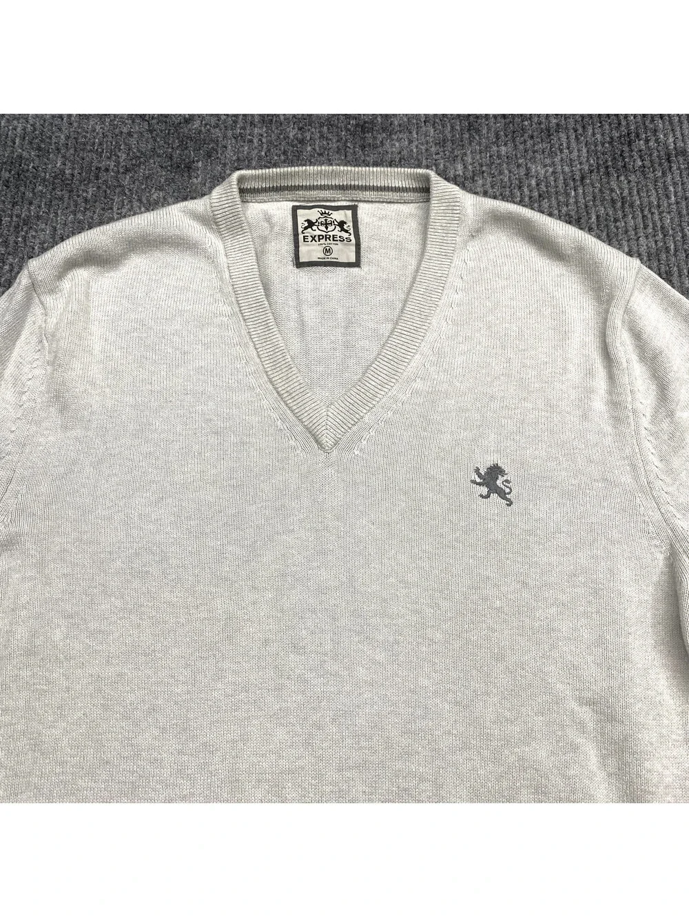 Express  V Neck Pullover Sweater Mens Medium Gray Embroidered Logo Preppy Golf
